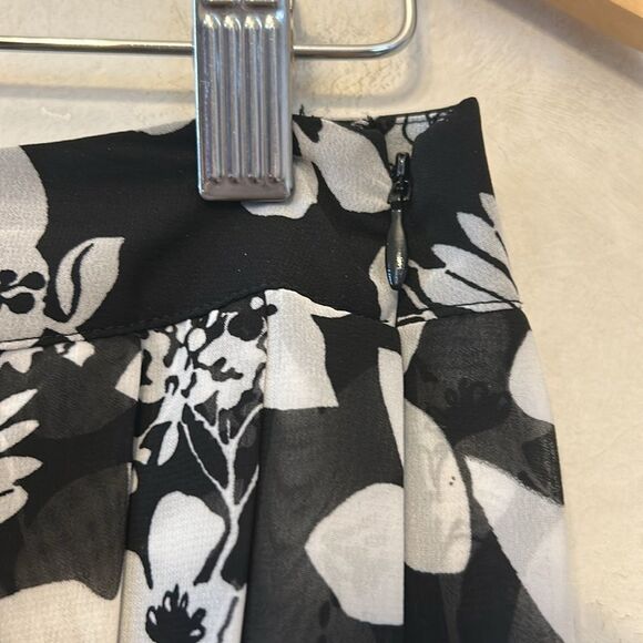 C Wonder black white floral pleated skirt Size 10 EUC - Picture 5 of 8